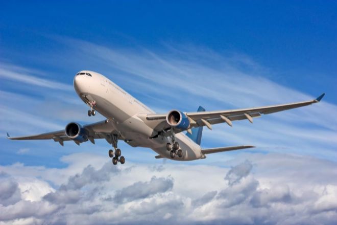 El avión es el medio de transporte que más contamina.