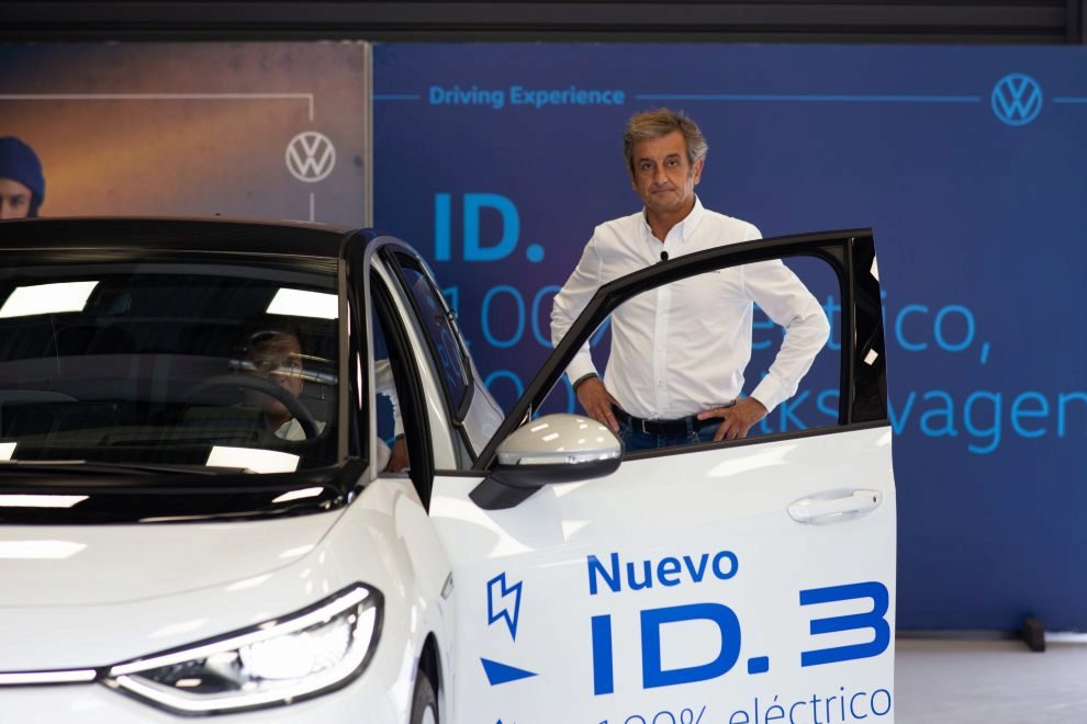Luis Moya da una charla sobre conduccin y seguridad vial en la Volkswagen Driving Experience.