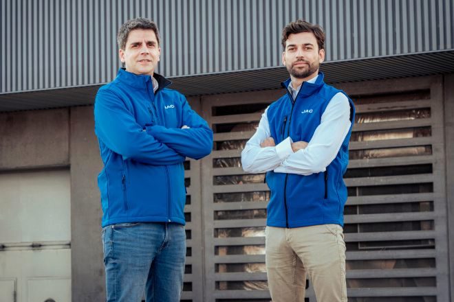 José Arcos y Marc Oliva, director comercial y CEO, respectivamente, de JAC Motors Iberia.