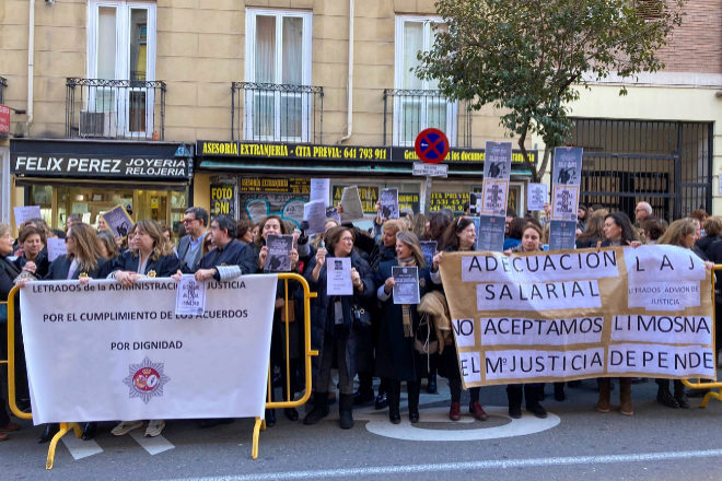 Los letrados judiciales se manifiestan contra el Ministerio de Justicia en Madrid.
