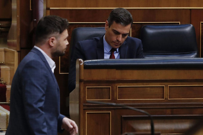 ERC y Bildu presionan a Sánchez: moción en el Congreso para encarecer el despido