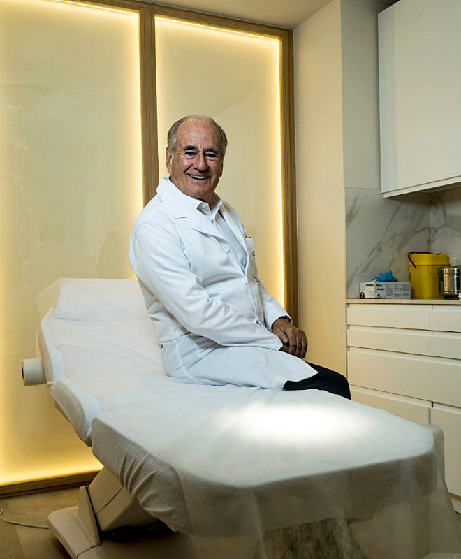 A sus 73 años Javier de Benito acaba de ser padre e inaugura clínica en Madrid.