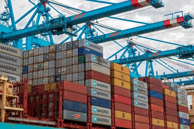 Los precios de exportaciones e importaciones industriales moderan su alza en enero al 5,7% y al 11,3%