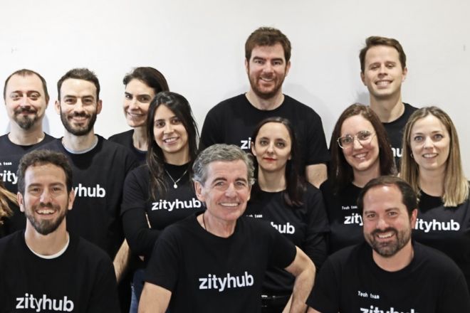 El equipo de Zityhub, con su CEO y cofundador Ángel Serrano.
