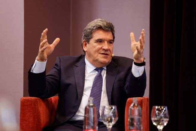 Escrivá avanza que la reforma de las pensiones es «inminente» y que la aprobará por Real Decreto