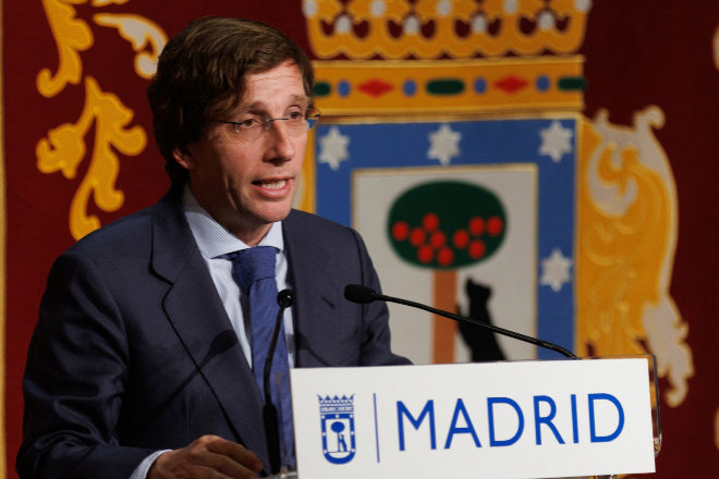 Almeida pide a Sánchez capacidad para lanzar incentivos fiscales en Madrid