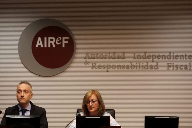 La presidenta de la Airef, Cristina Herero, y el director de la División de Evaluación del Gasto Público de la Airef, José María Casado,este miércoles.