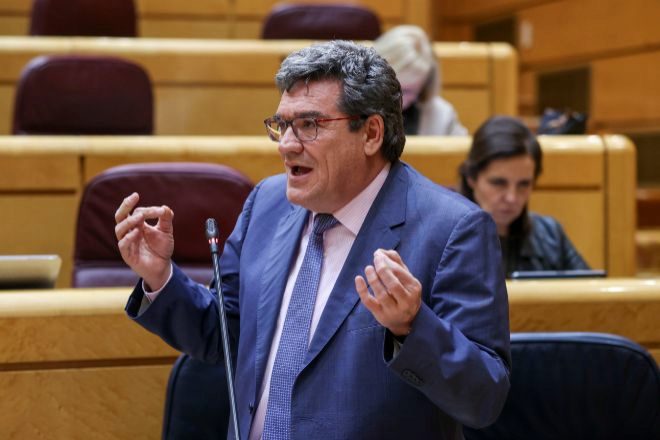 El Gobierno prepara una fuerte subida de las cotizaciones para las empresas y los trabajadores con los salarios más altos
