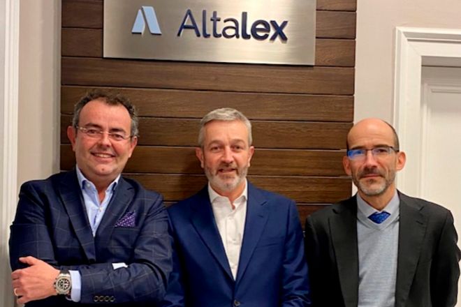 Los socios de Altalex Carlos Gabarró (director), Eduardo Riera y Eduardo Castaño (director).