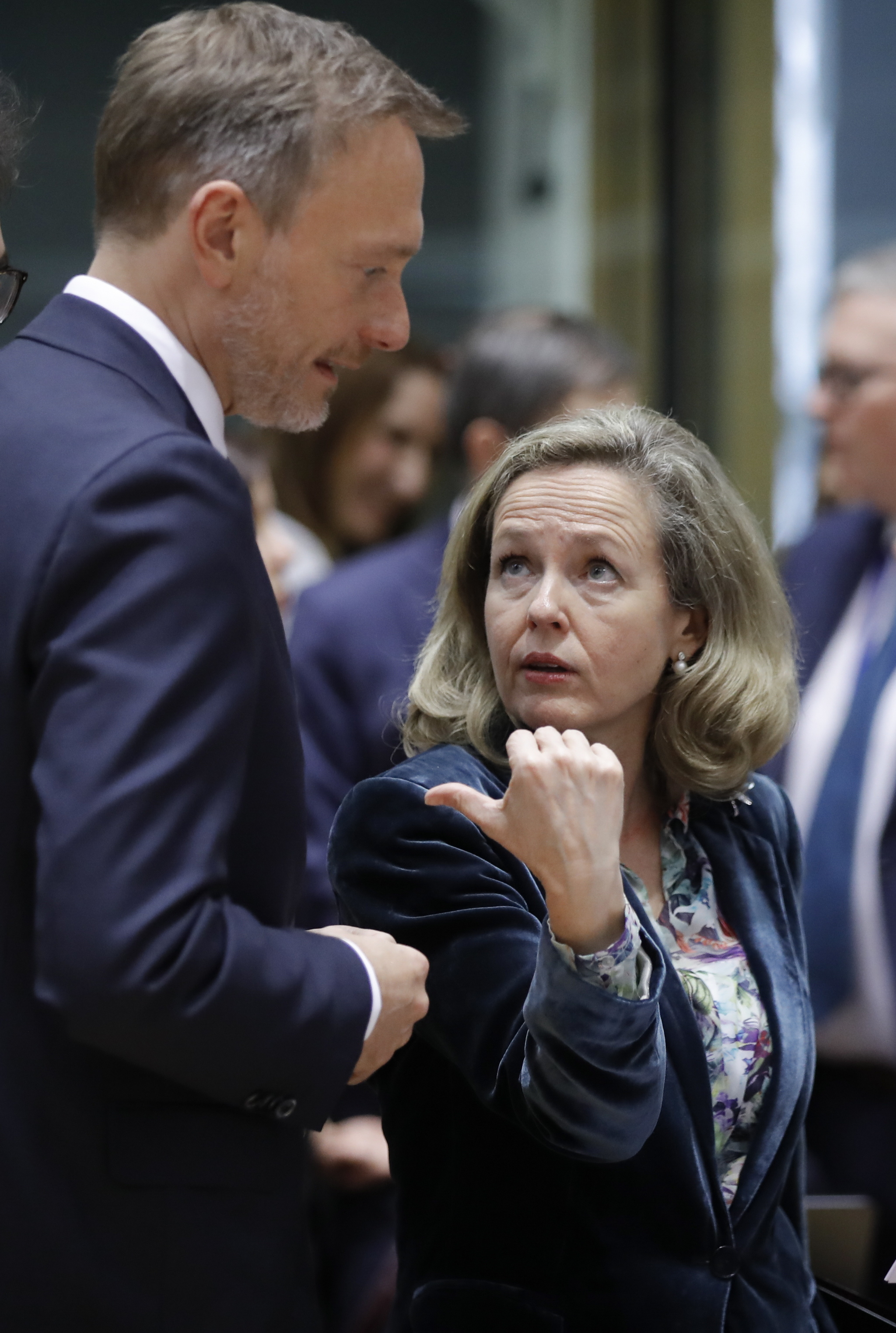 El Eurogrupo pacta limitar el déficit de nuevo pero choca en los plazos