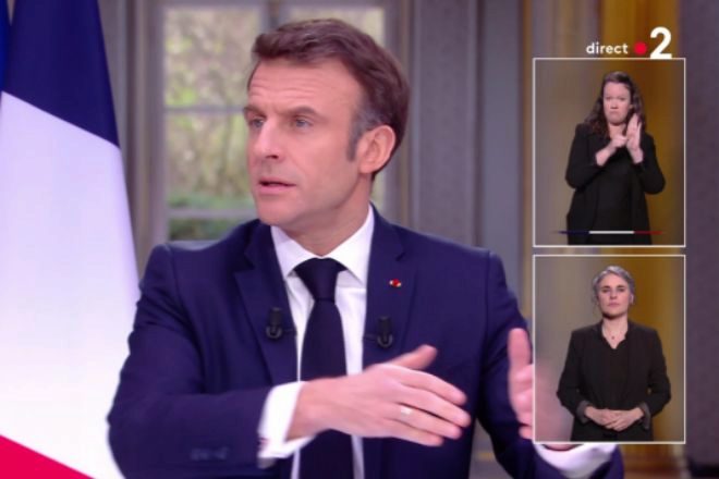 El presidente de la República francesa, Emmanuel Macron, en su entrevista en televisión.