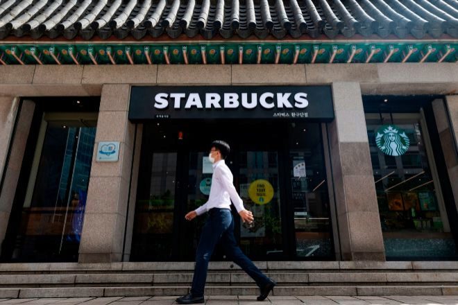 Establecimiento de Starbucks en Asia.