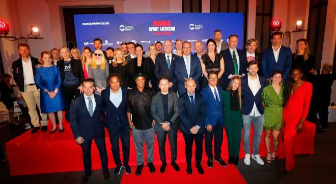 Foto de familia de la gala de inauguración de MARCA Sport Weekend con los deportistas y la directiva de Unidad Editorial.