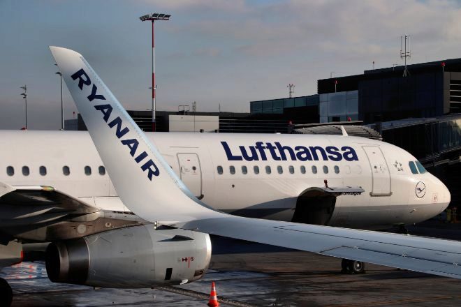 Aviones de Lufthansa y Ryanair.