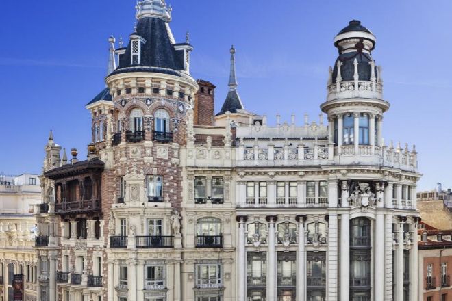 El proyecto UMusic Hotel Teatro Reina Victoria, en la Plaza Canalejas, implicará la rehabilitación de tres edificios históricos.