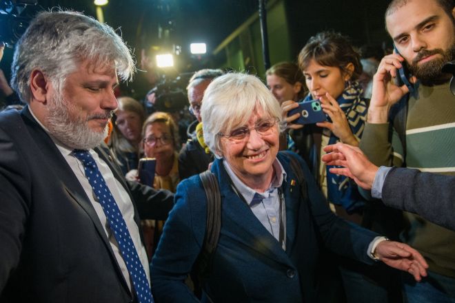 La exconsellera de Educación de la Generalitat Clara Ponsatí sale en libertad.