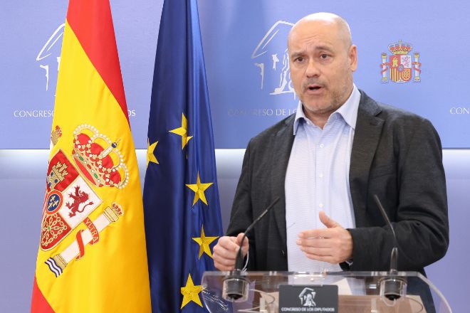 El diputado de ERC y portavoz de de Trabajo del grupo, Jordi Salvador, este miércoles durante la rueda de prensa anterior a la reunión de la Junta de Portavoces, en el Congreso de los Diputados en la que anunció la medida.