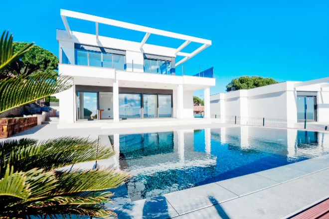 El precio de la vivienda de lujo subió un 4,8% en 2022 en España.