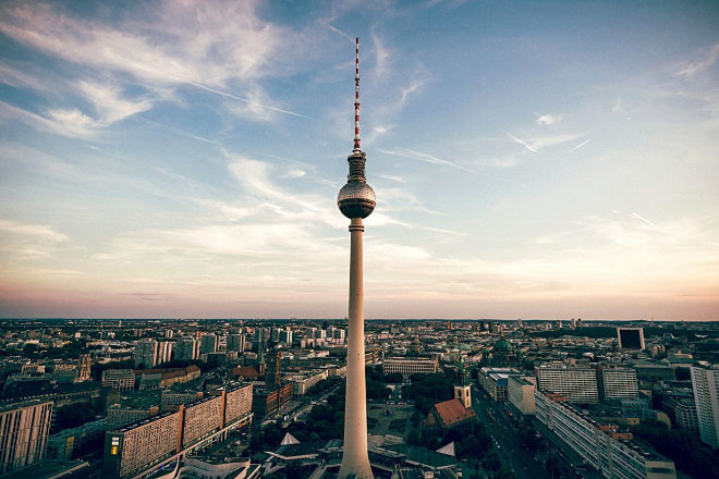 Torre de TV para visitar en Berln en 3 das. Claudio Schwarz/Unsplash.