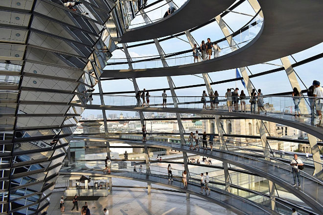 Cpula del Reichstag para visitar en Berln en 3 das. Pilar Rodrguez/Pixabay.