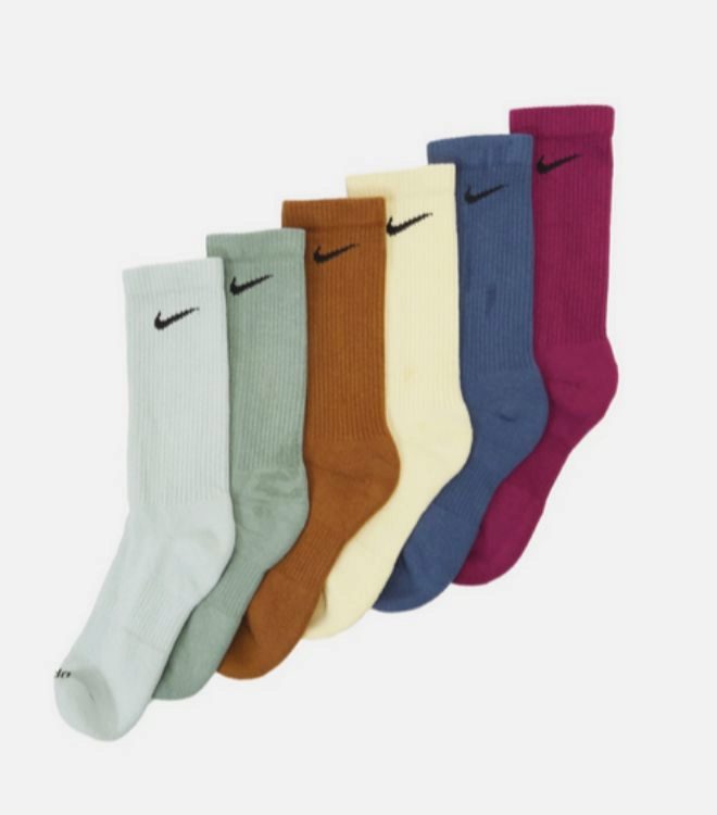 Calcetines de Nike, 22,95 euros.