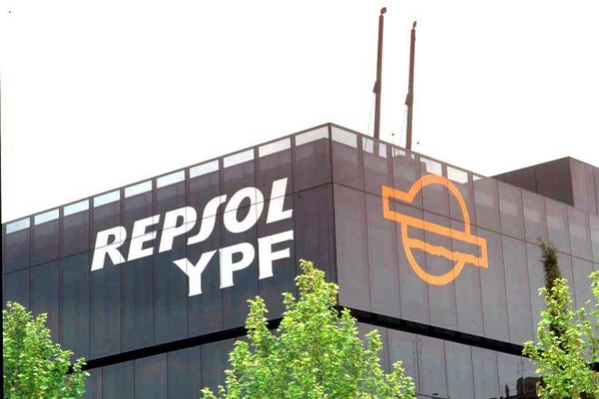 Imagen de archivo de la sede de Repsol cuando controlaba YPF.