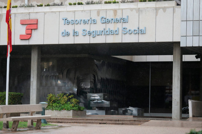 Caos en la Seguridad Social: jubilaciones con retraso, esperas de meses y reventa de citas