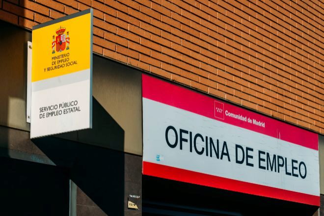 El paro baja en 48.755 personas y la creación de empleo marca máximos en marzo