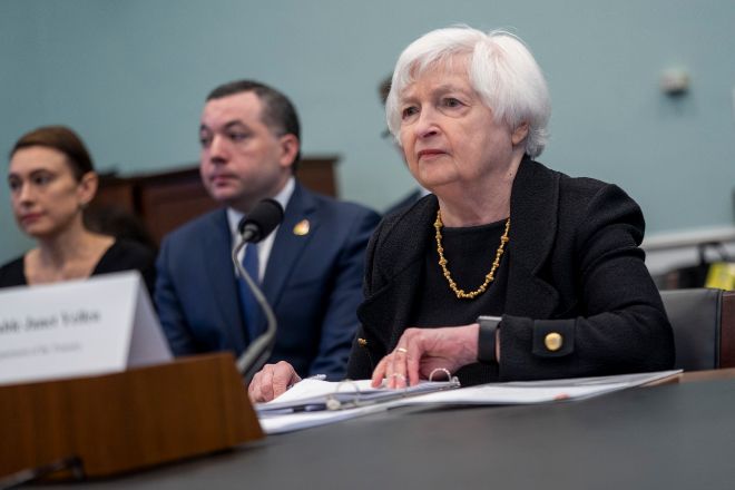 Yellen pide a Calviño que el FMI culmine la reestructuración de la deuda pendiente