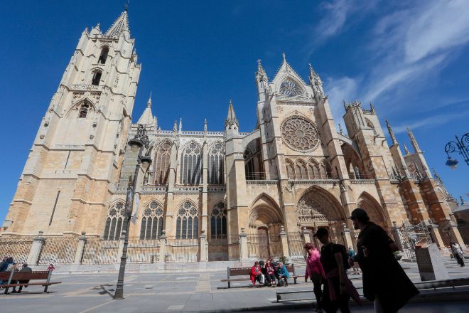 El turismo impulsa el sector servicios en marzo con el empleo y la confianza empresarial al alza