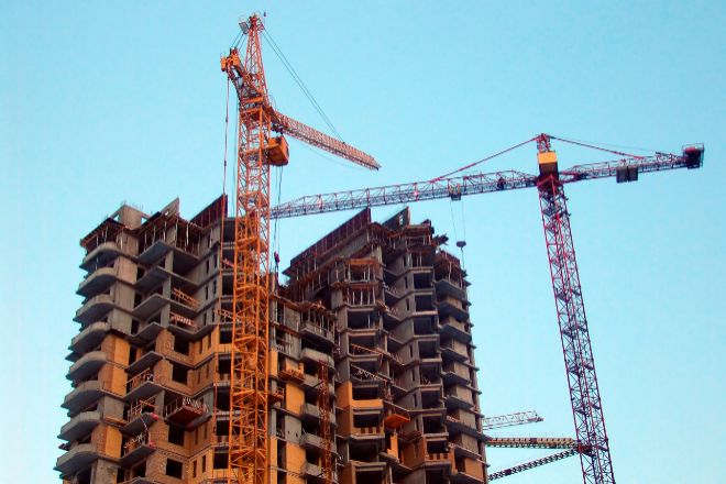 Madrid y Málaga lideran el hundimiento de la vivienda por la subida de tipos