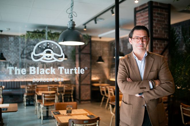 Antonio Pérez también es propietario de The Black Turtle.