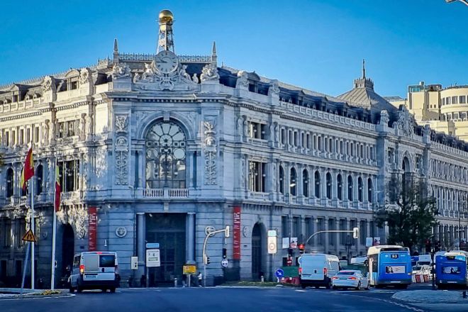 El Banco de España advierte de posibles «tensiones de precios» y «cuellos de botella» en el despliegue de las renovables
