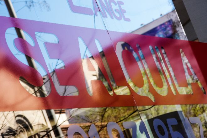Topes al alquiler, okupación, cerco al propietario… los agujeros negros de la Ley de Vivienda