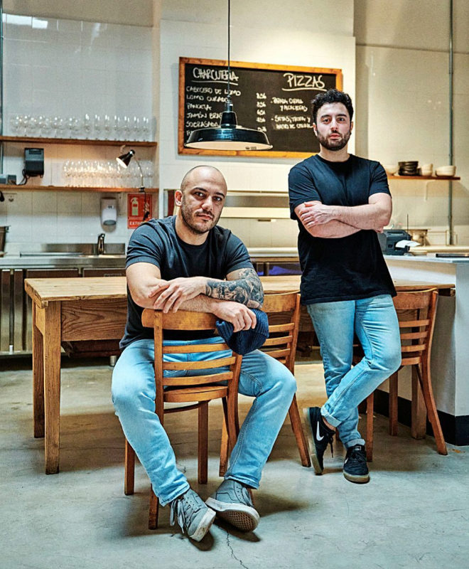 Rafa Panieteri y Jorge Sastre en su pizzera.