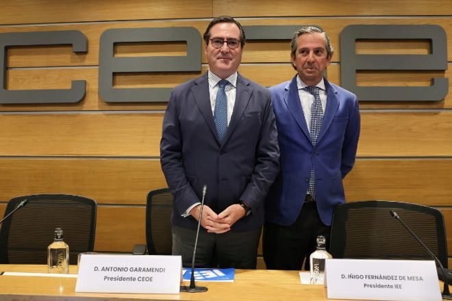 CEOE: Las subidas de cotizaciones sociales para las pensiones frenará el PIB un 0,6%