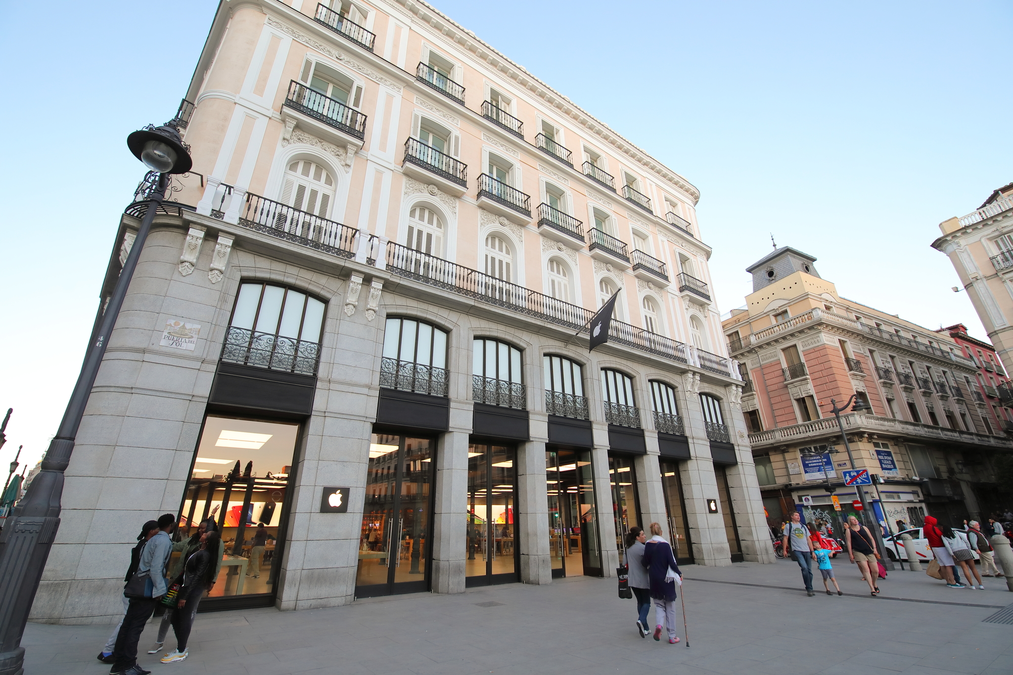 Tienda de Apple en la Puerta del Sol de Madrid.