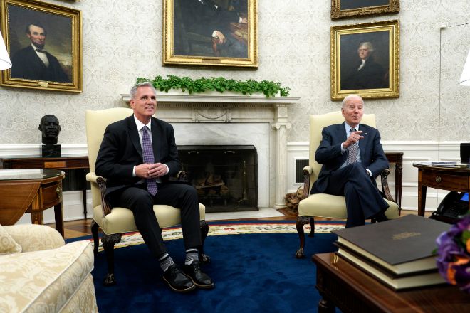Biden vs. McCarthy: por qué no hay acuerdo para elevar el techo de deuda