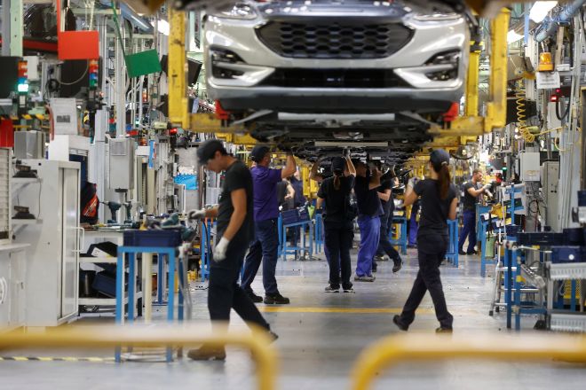 Los precios industriales bajan un 4,5% por el abaratamiento de los bienes intermedios y la energía