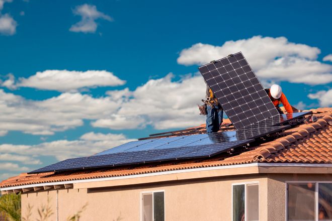 Estas son las deducciones en la declaración por instalar paneles solares en casa
