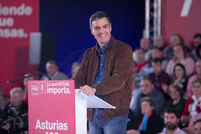 El presidente del Gobierno, Pedro Sánchez, en un mitin electoral el pasado miércoles en Gijón.