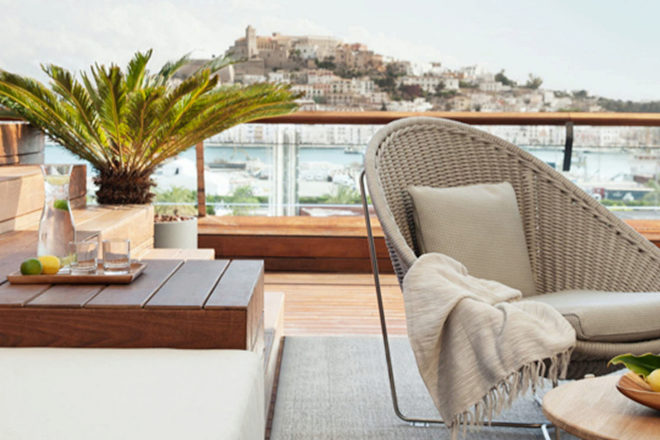 Las suites del Ibiza Gran Hotel disponen de vistas al Mediterráneo y a la ciudad de Ibiza.