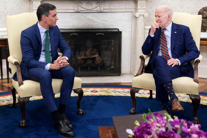 Pedro Sánchez, presidente del Gobierno español, con Joe Biden, presidente estadounidense. Un 45% de las inversiones sometidas a autorización en España fueron de sociedades de EEUU.
