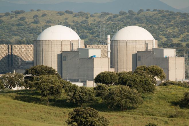 La central nuclear de Almaraz, en Cáceres, será de las primeras en afrontar el desmantelamiento.
