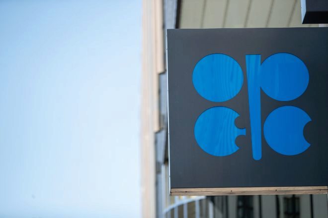 La OPEP+ extiende el recorte de su bombeo hasta finales de 2024