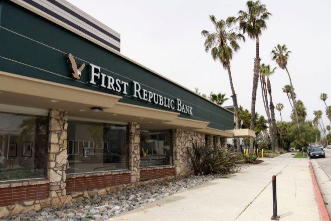 Sucursal de First Republic Bank en Santa Mónica, California (Estados Unidos)