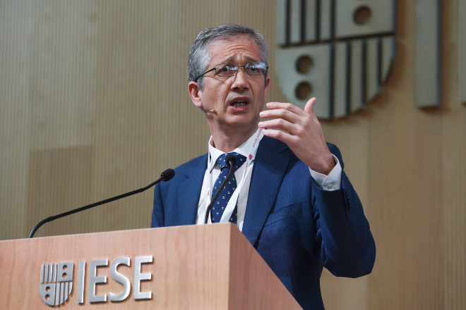 El gobernador del Banco de España, Pablo Hernández Cos, en una intervención en el IESE.
