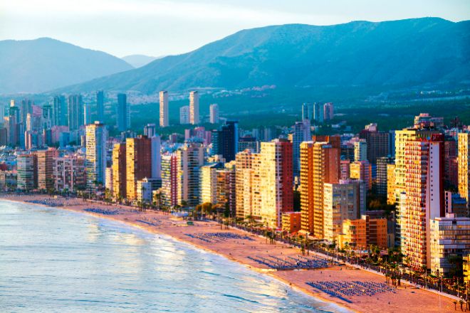 El mercado de la vivienda se acelera en la costa mediterránea y las islas