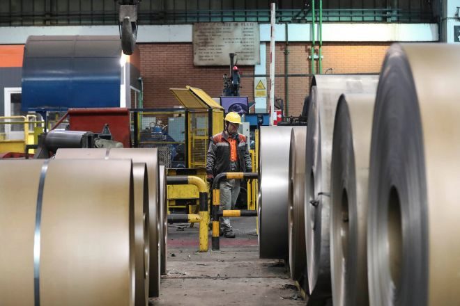 La producción industrial sufre en abril su mayor caída desde el Covid