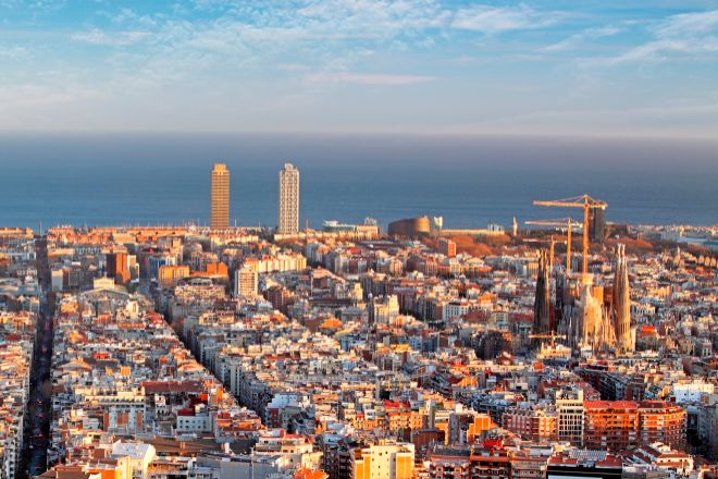 Con el precio medio del alquiler en Barcelona, la tasa de esfuerzo llega al 40%.